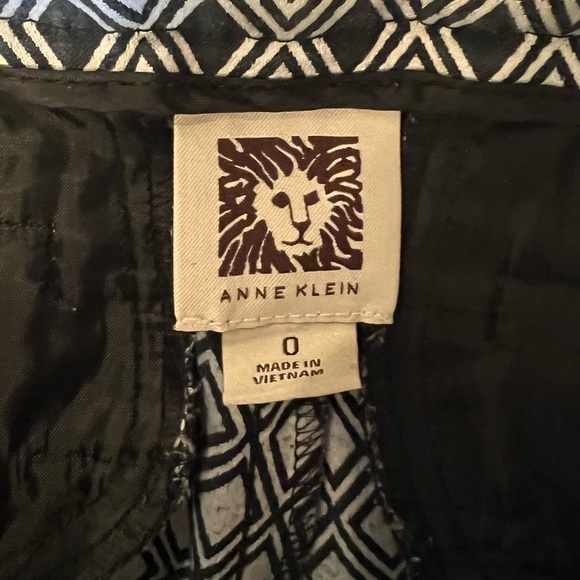 Anne Klein Stretch Pants black white diamond pattern- Size 0 - Picture 3 of 4